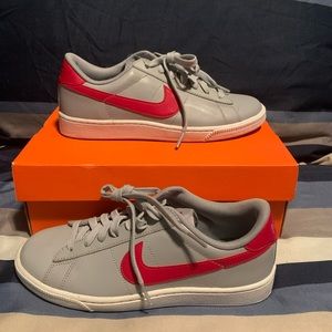 New Nike sneakers size 6